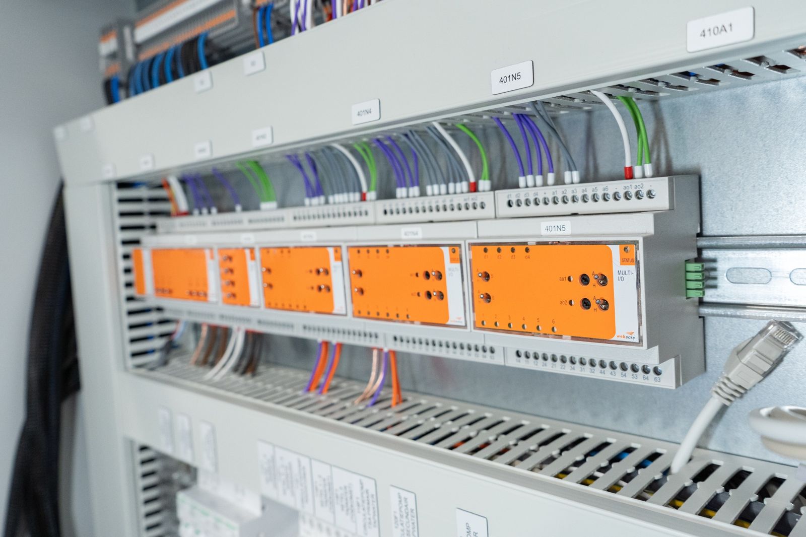 Automatiseringsmodules met vrije DIN-railruimte voor uitbreiding